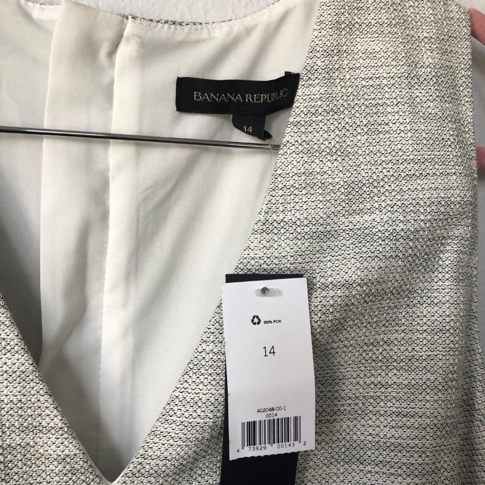 *SOLD* Banana Republic Grey Textured V Sheath Dres - Picture 6 of 7
